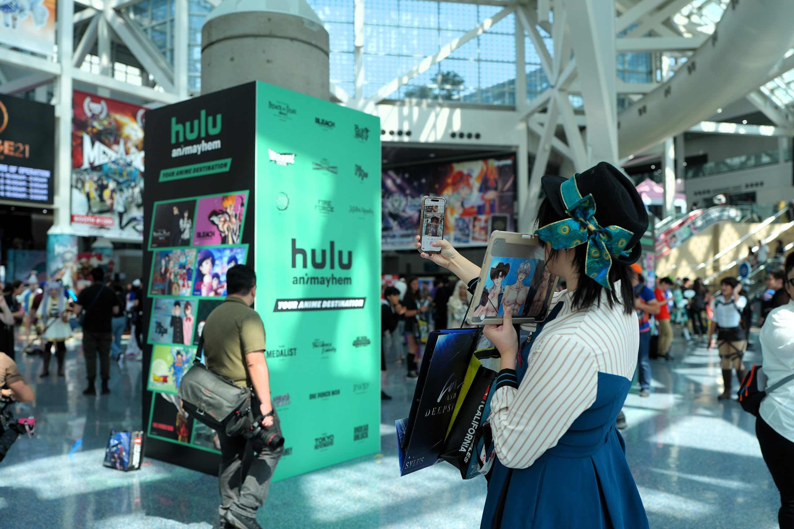 2025 – AX – South Interior Column Wrap – C25A