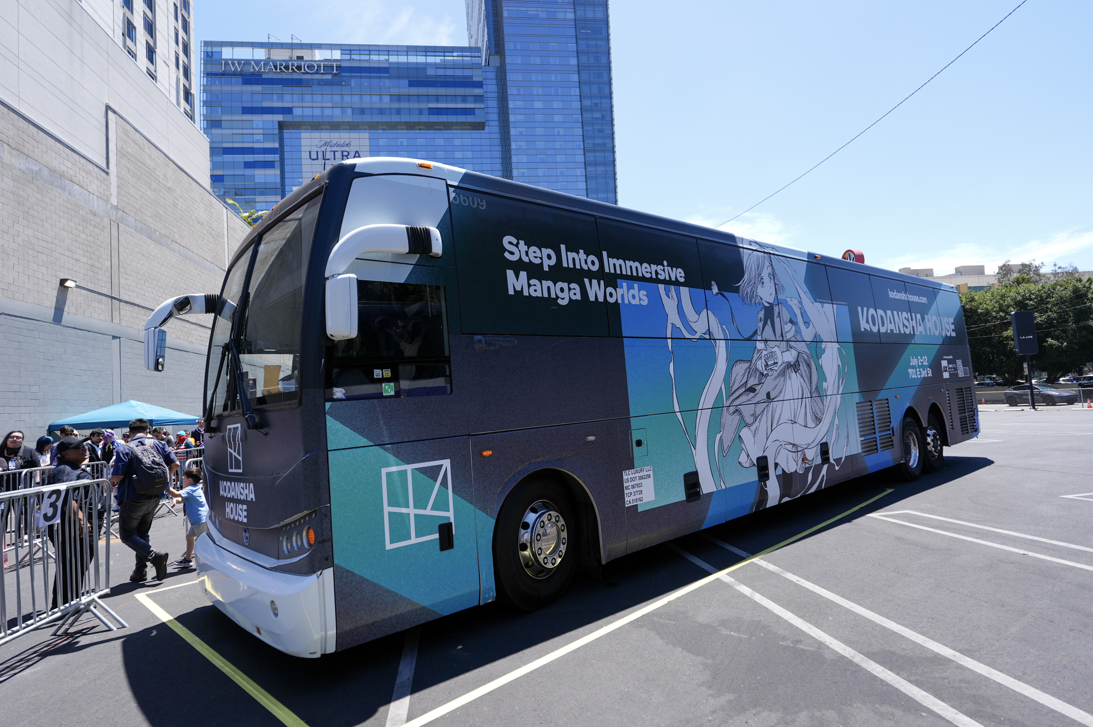 AX2026 – Shuttle Bus Full Wrap